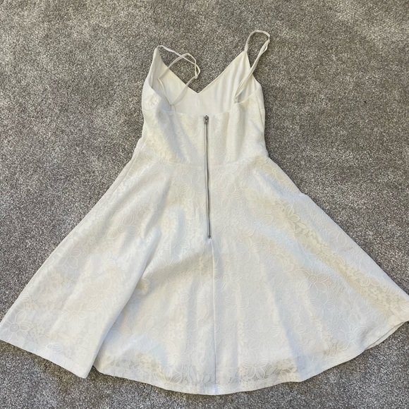 Lulu’s White Lace Mini Dress New - Picture 2 of 3